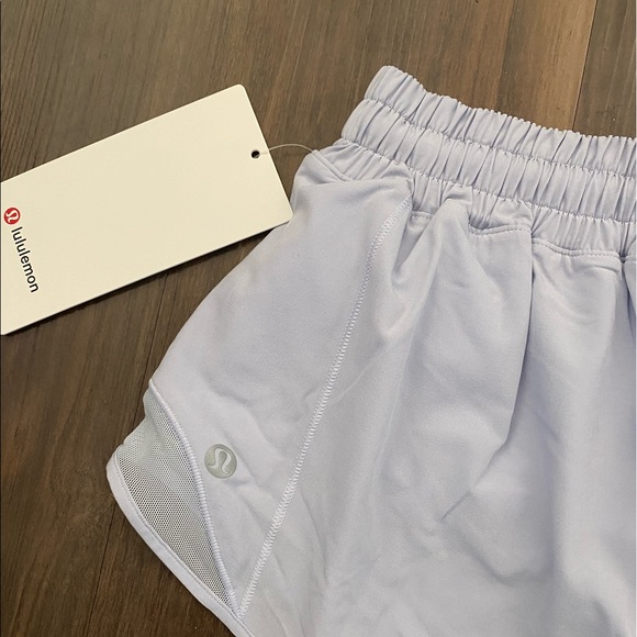 NWT Lululemon Hotty Hot Shorts 2.5” - Picture 3 of 5